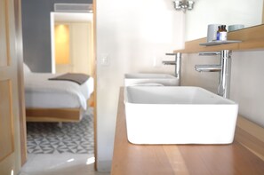 Honeymoon Suite, 1 Bedroom, City View | Bathroom - Hotel Casa Nuevo Leon (Mexico City)