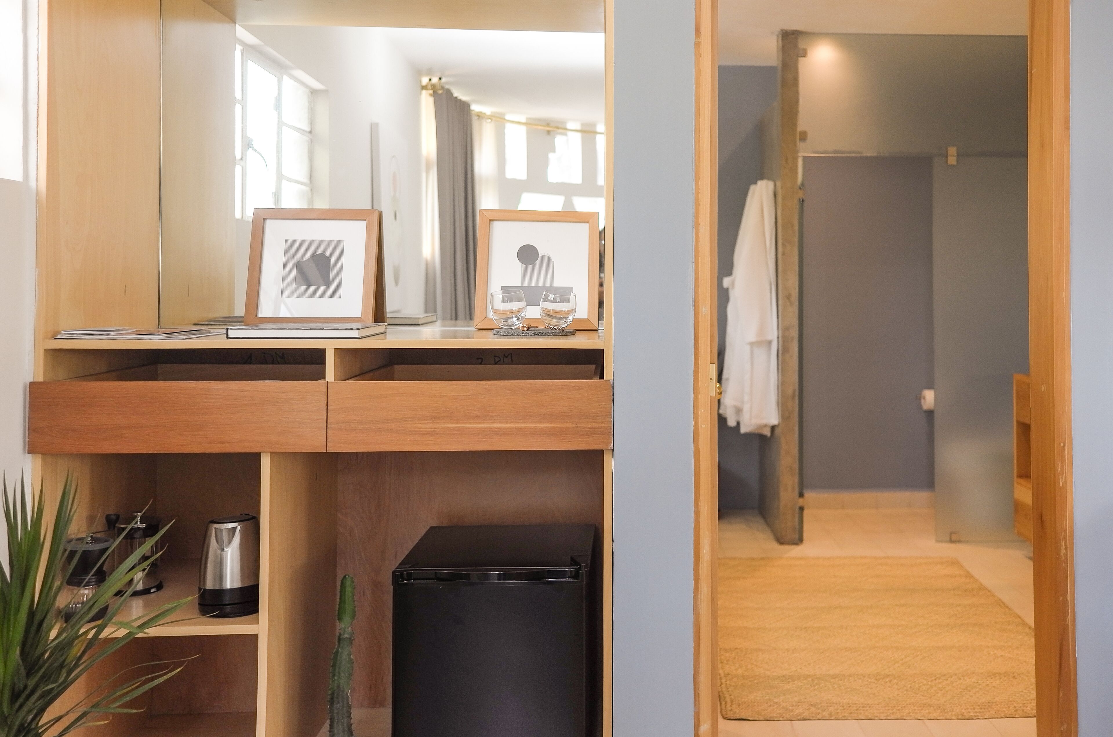 suite r | mini fridge