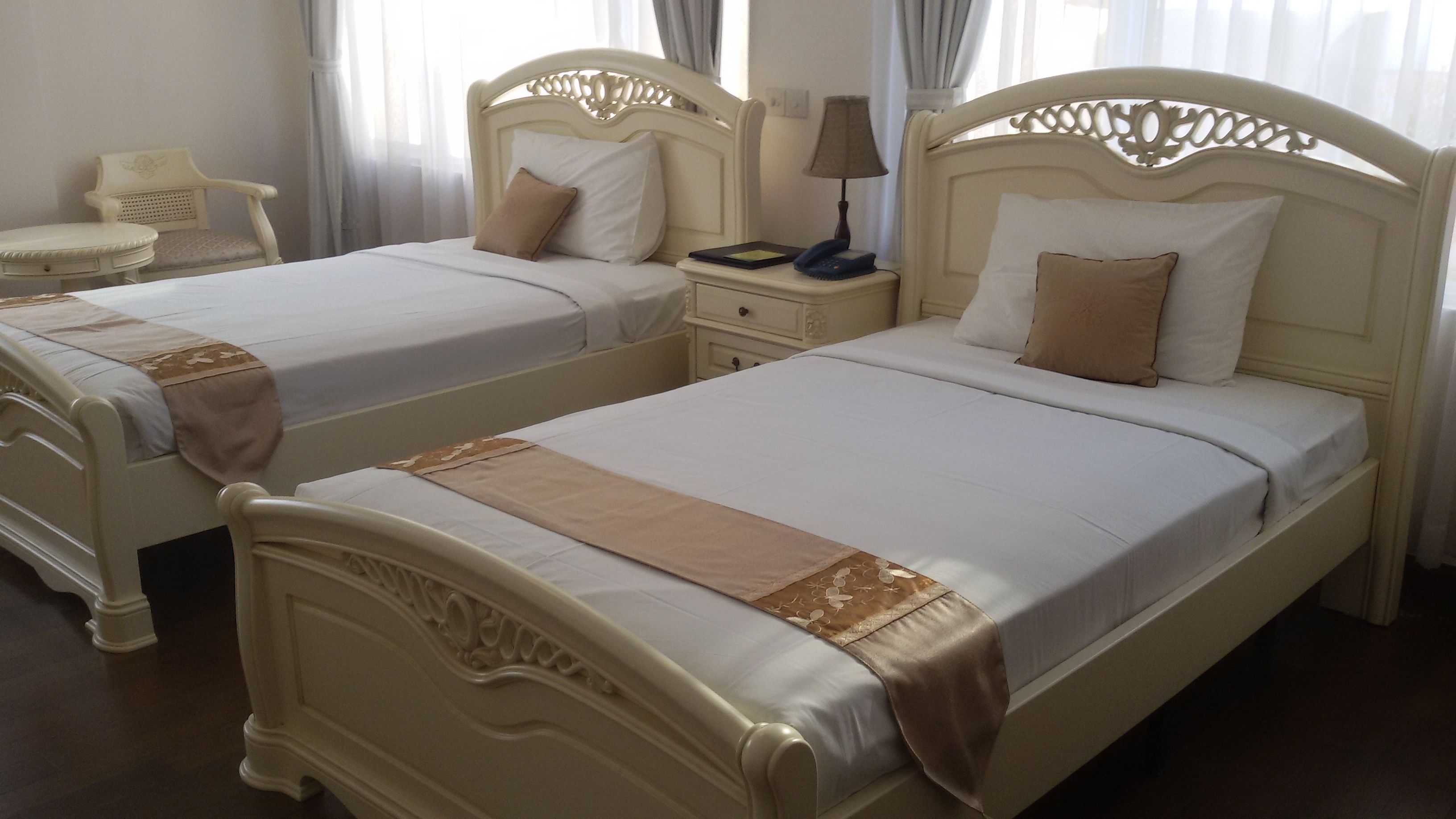 deluxe room | 1 bedroom, free minibar items, in-room safe, desk