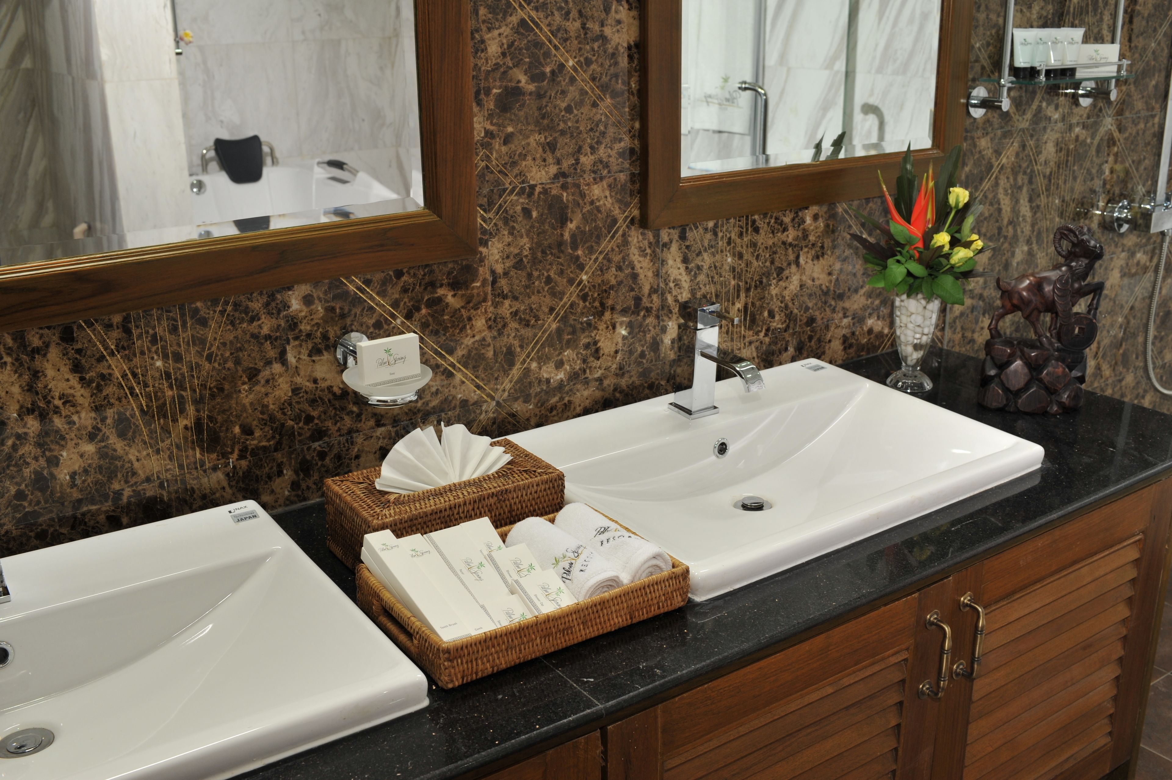 junior luxury suite | bathroom sink