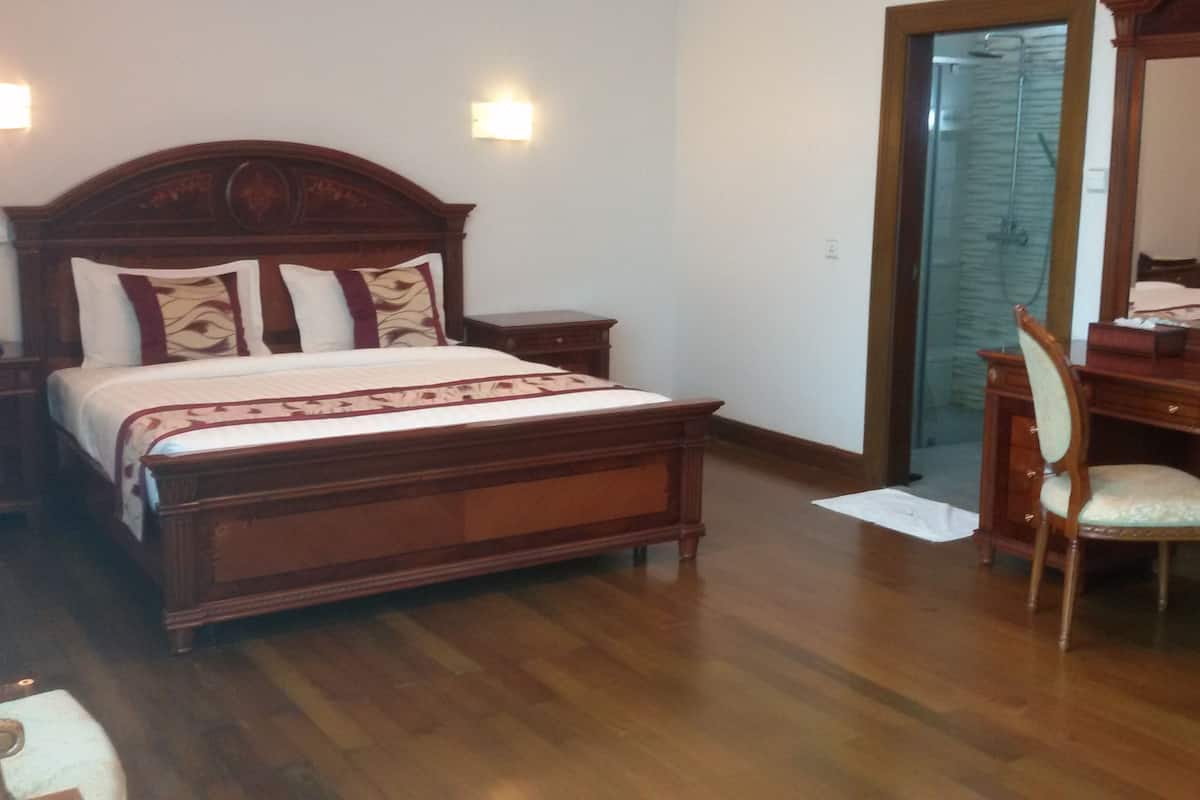 Executive Deluxe | 1 bedroom, free minibar items, in-room safe, desk