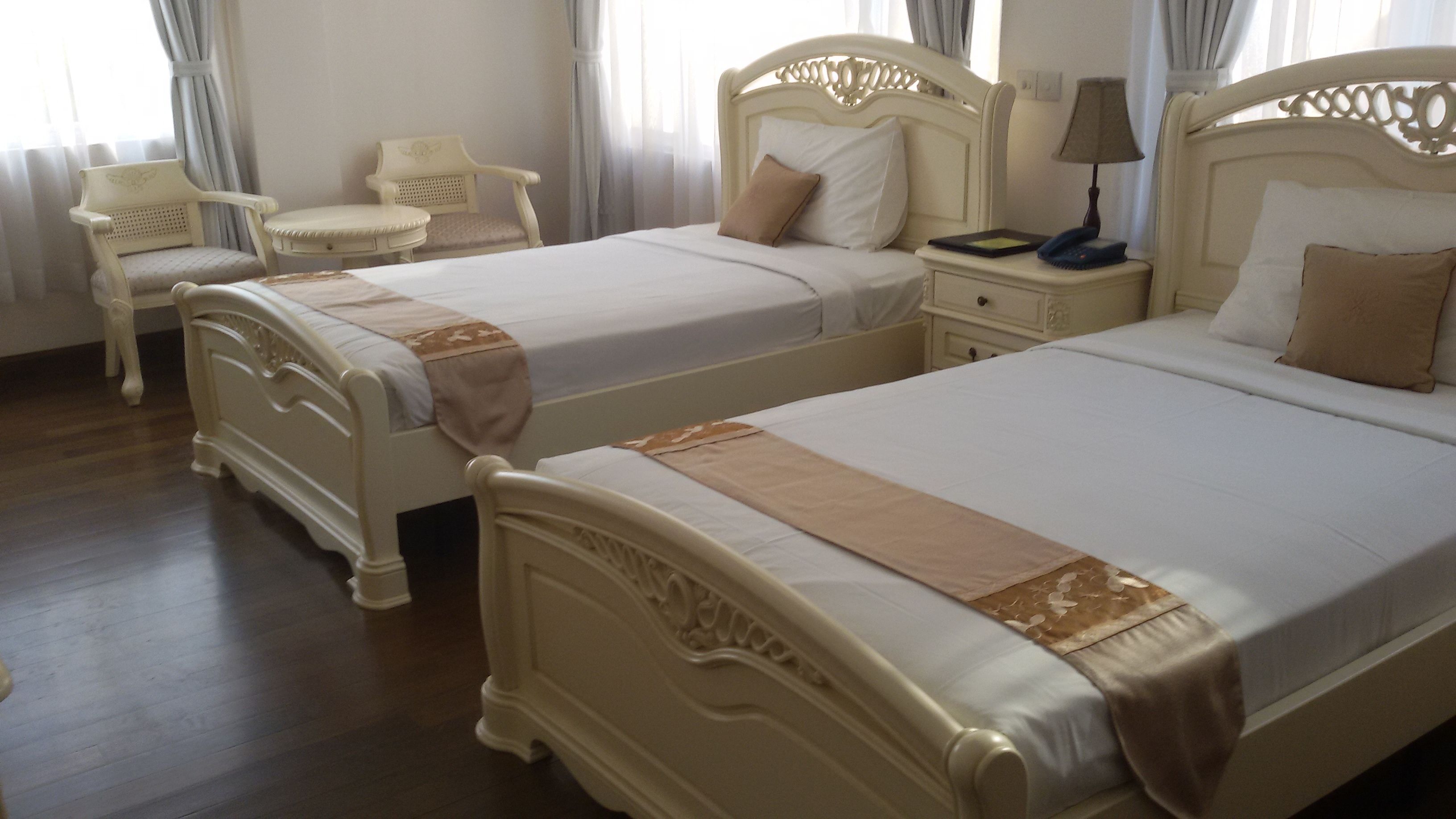 deluxe room | 1 bedroom, free minibar items, in-room safe, desk