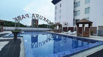 Außenpool, Liegestühle