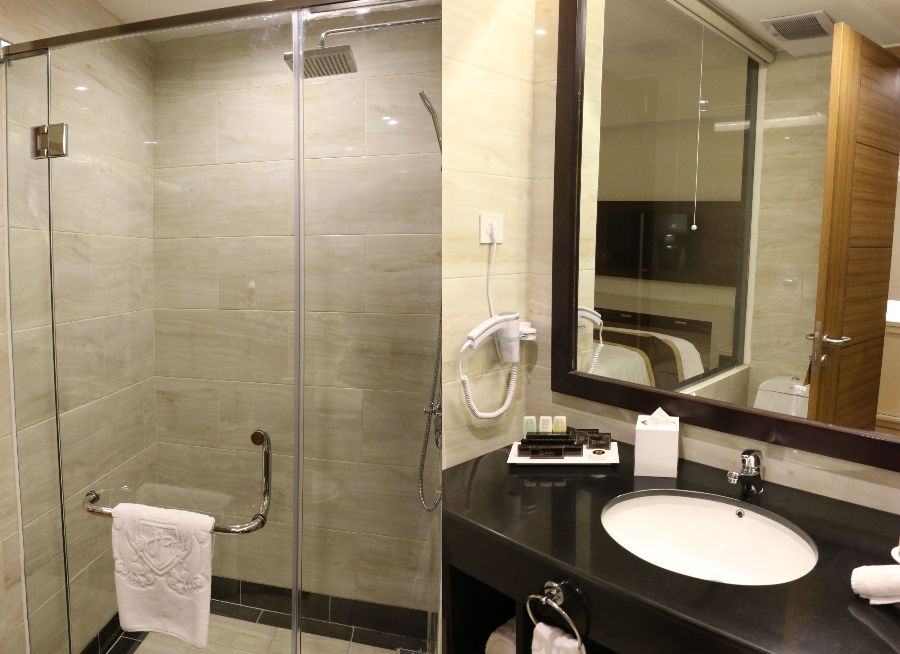 superior room | bathroom | combined shower/bathtub, free toiletries, hair dryer, bathrobes