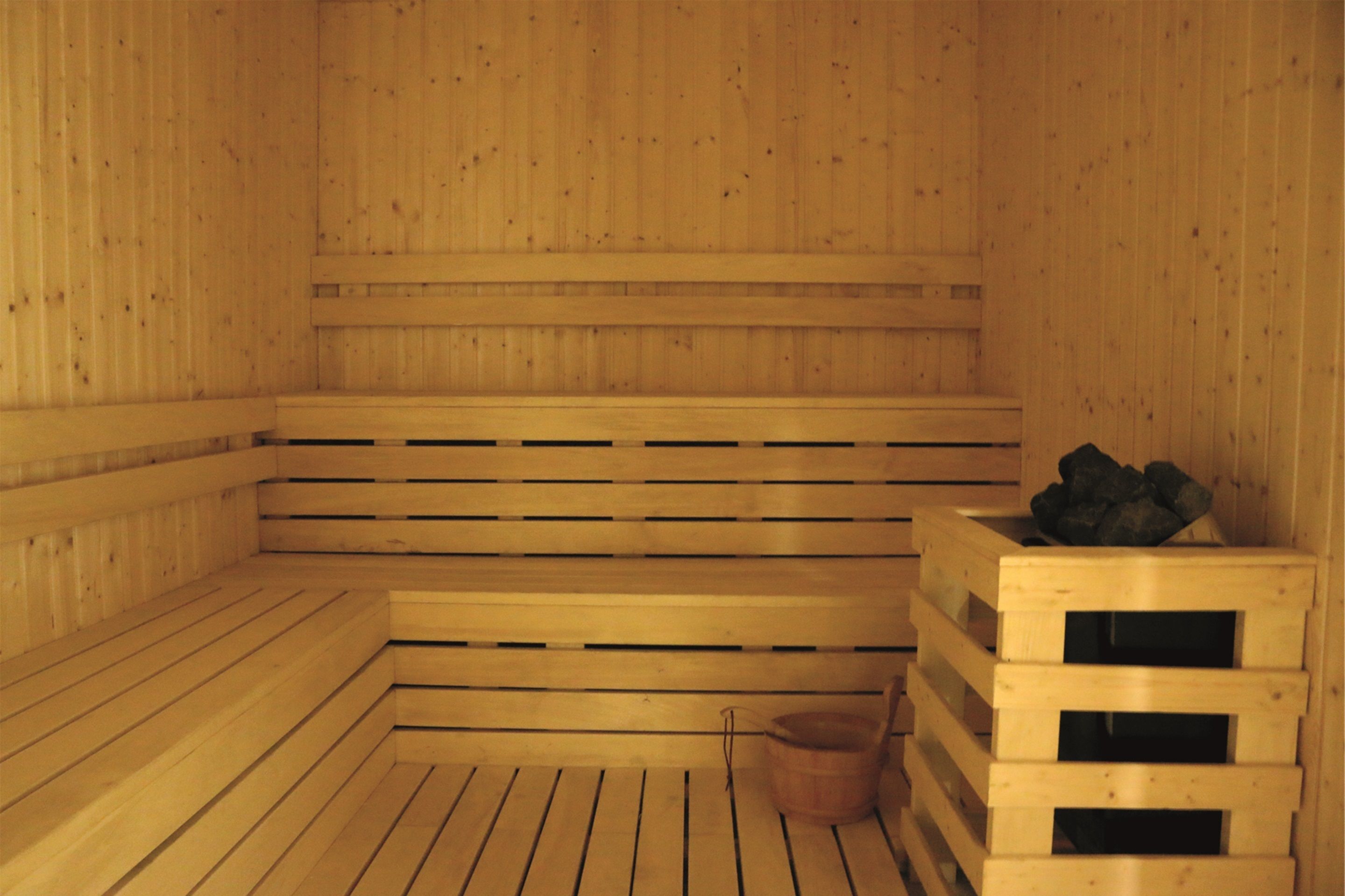 sauna, body treatments, aromatherapy, facials, reflexology
