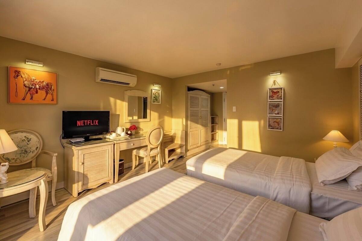 Premium bedding, minibar, in-room safe, desk