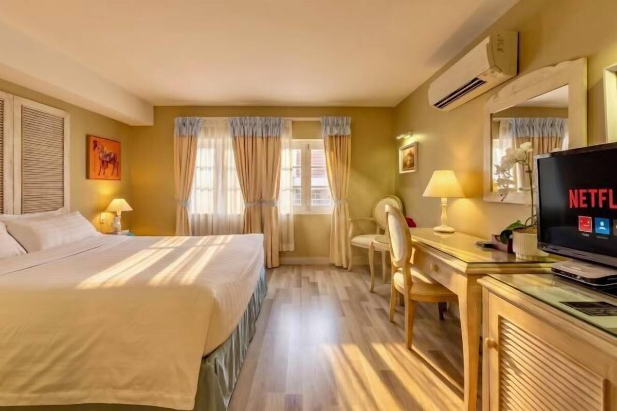 Premium bedding, minibar, in-room safe, desk
