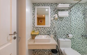 Habitación doble Deluxe | Ropa de cama de alta calidad, edredón y minibar