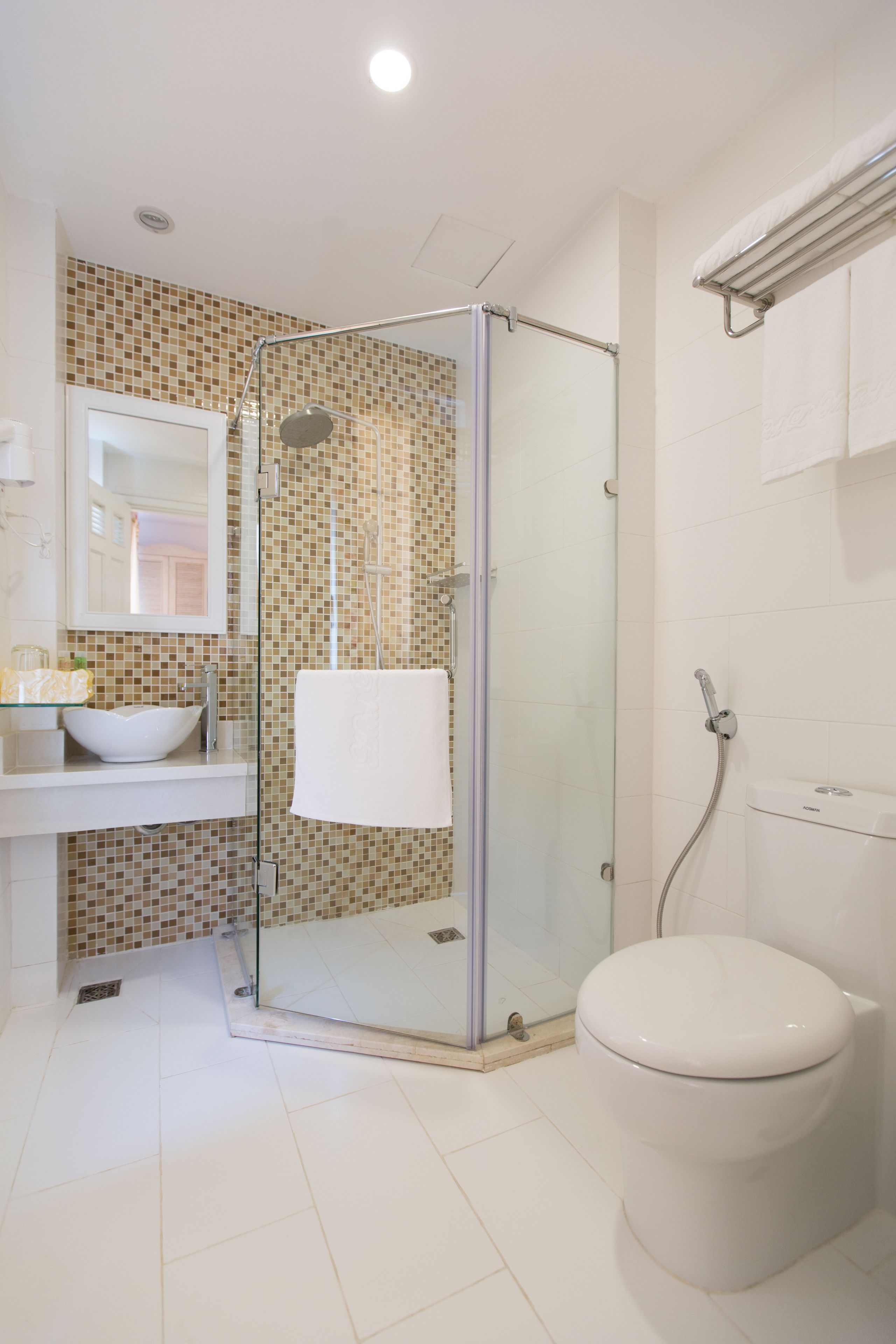 senior room | bathroom | shower, rainfall showerhead, free toiletries, hair dryer