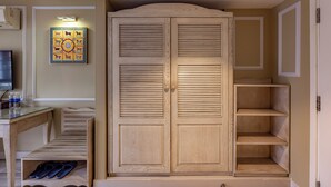 ห้องบิสซิเนสดับเบิลหรือทวิน, ระเบียง | เครื่องนอนระดับพรีเมียม, ผ้านวมขนเป็ด, มินิบาร์, ตู้นิรภัยในห้องพัก