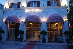 Fasade – kveld/natt