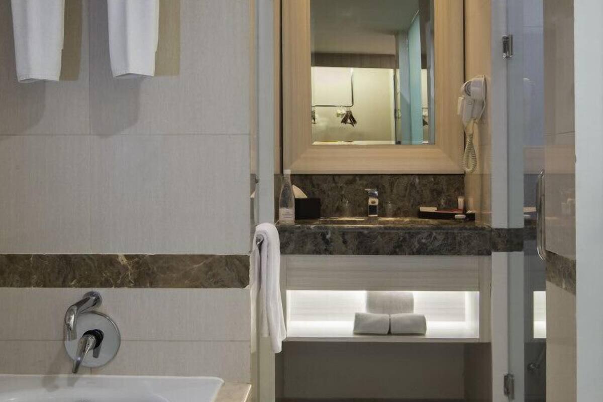 premier room | bathroom | free toiletries, hair dryer, slippers, towels
