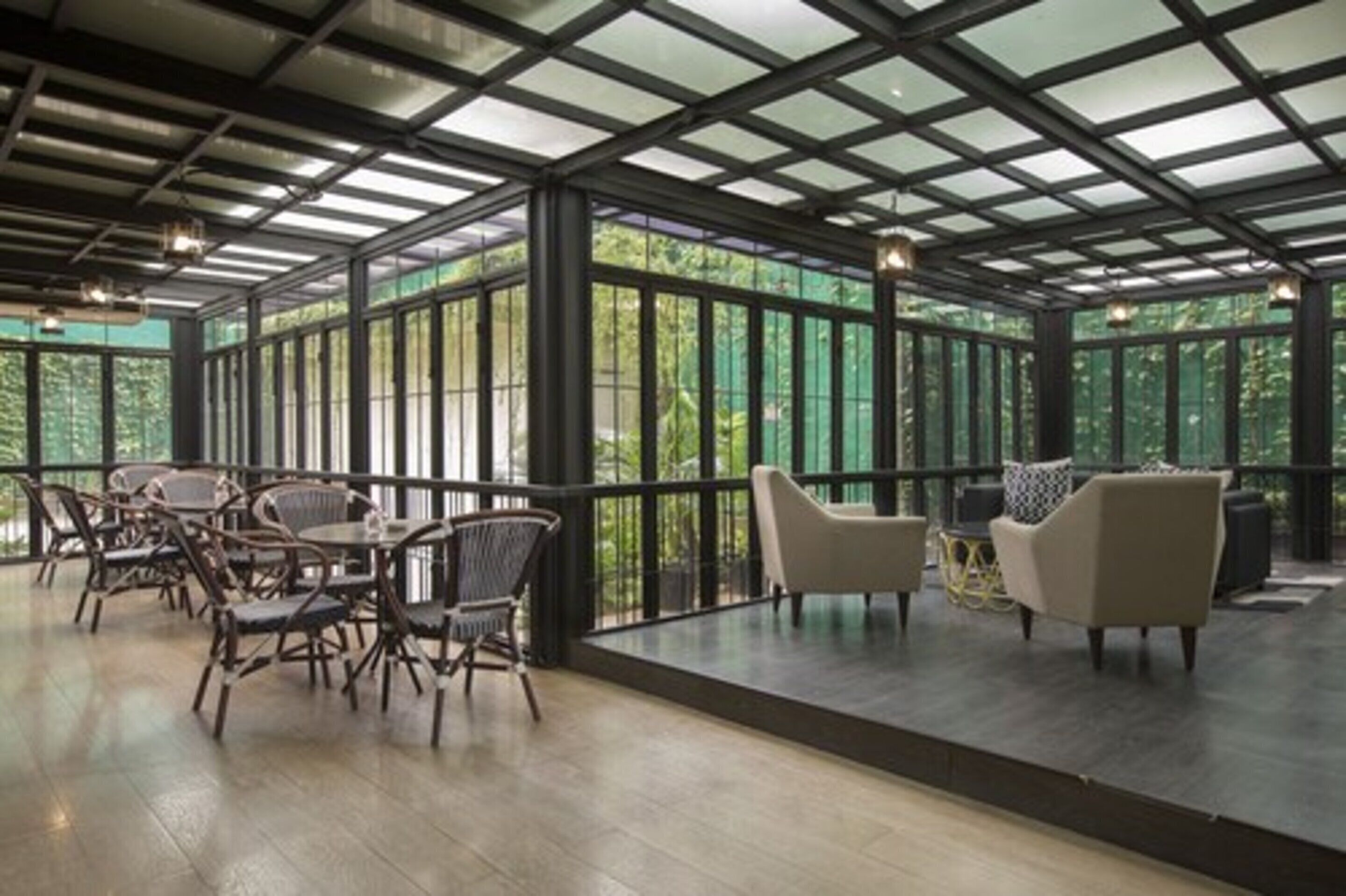 3 bars/lounges, poolside bar