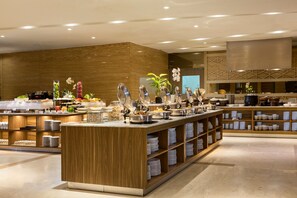Café da manhã com buffet todos os dias (IDR 180000 por pessoa)