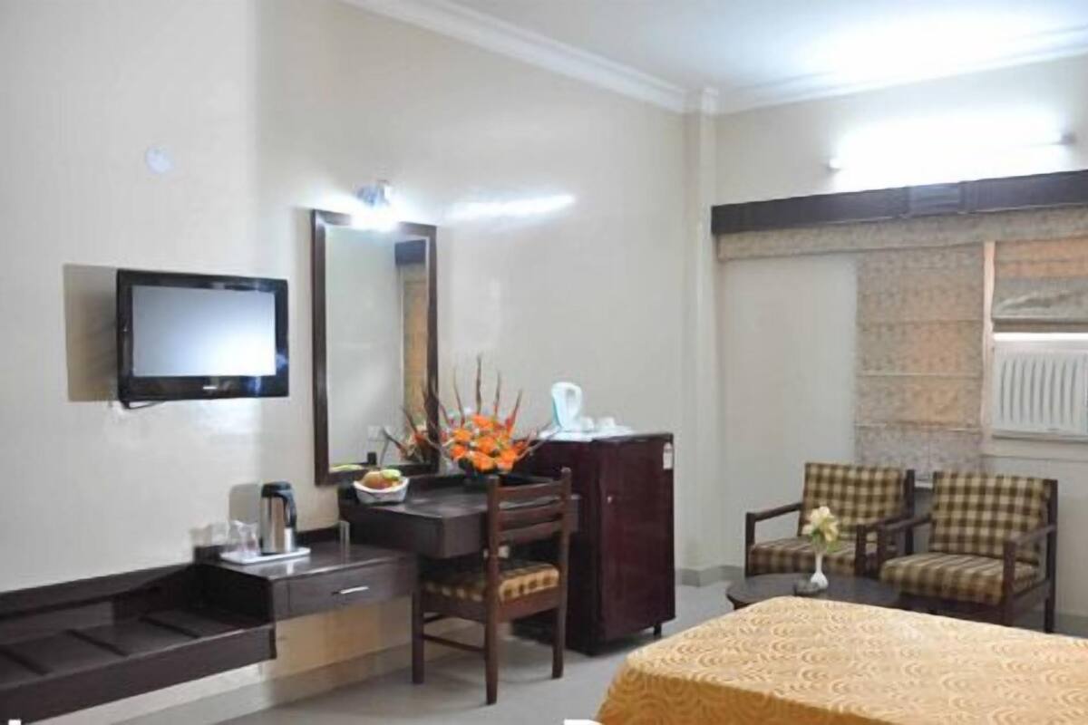 Deluxe Double or Twin Room, 1 Bedroom | Living area | 32-inch LED TV with cable channels, TV