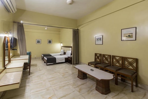 Egyptian cotton sheets, premium bedding, pillow-top beds, in-room safe