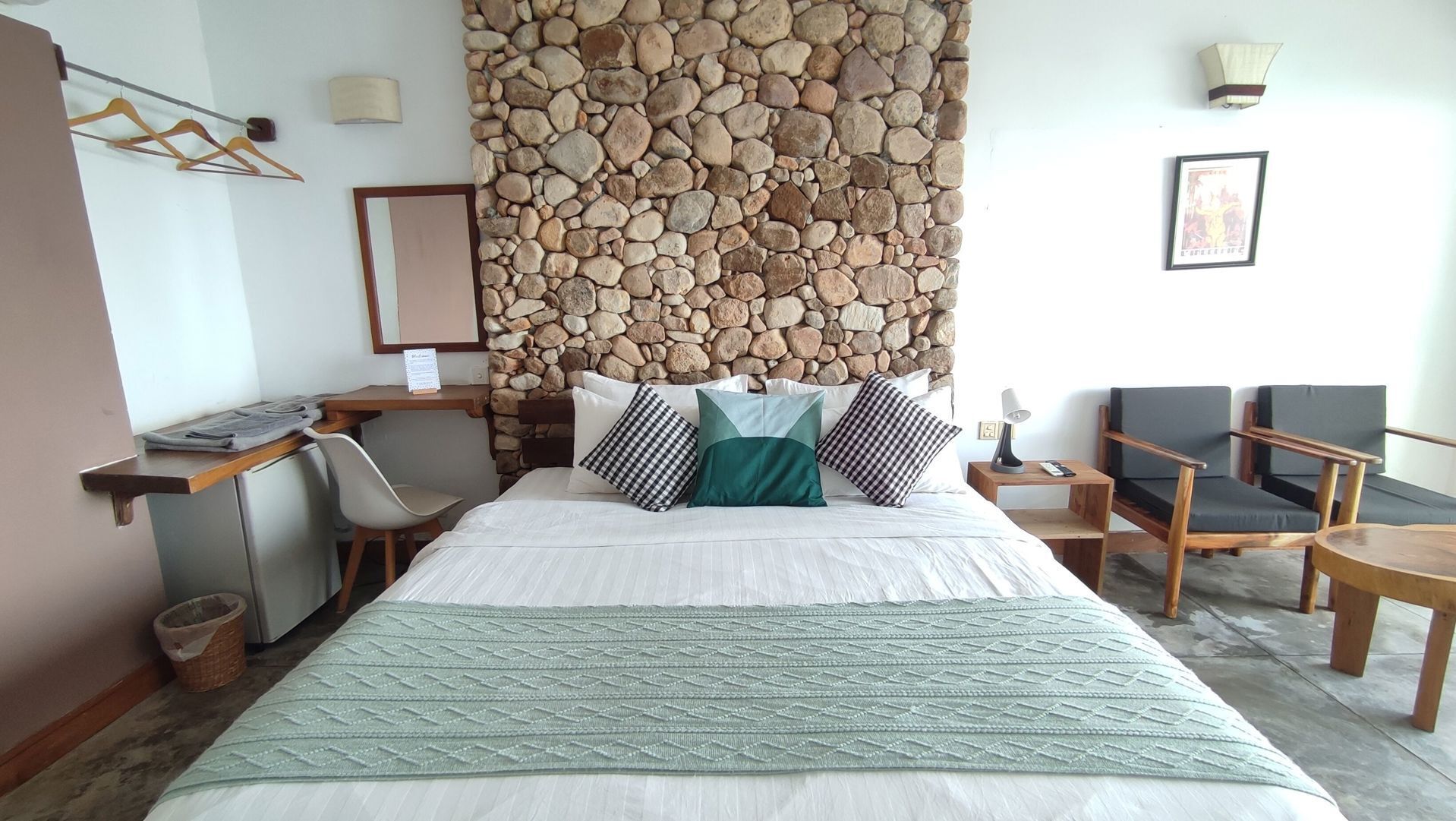 Minibar, Schreibtisch, Verdunkelungsvorhänge, schallisolierte Zimmer