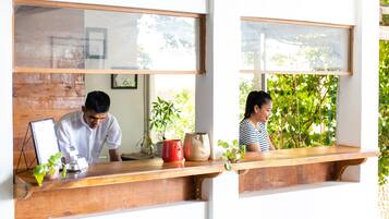 Quầy tiếp tân