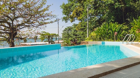 Outdoor pool, pool umbrellas, sun loungers