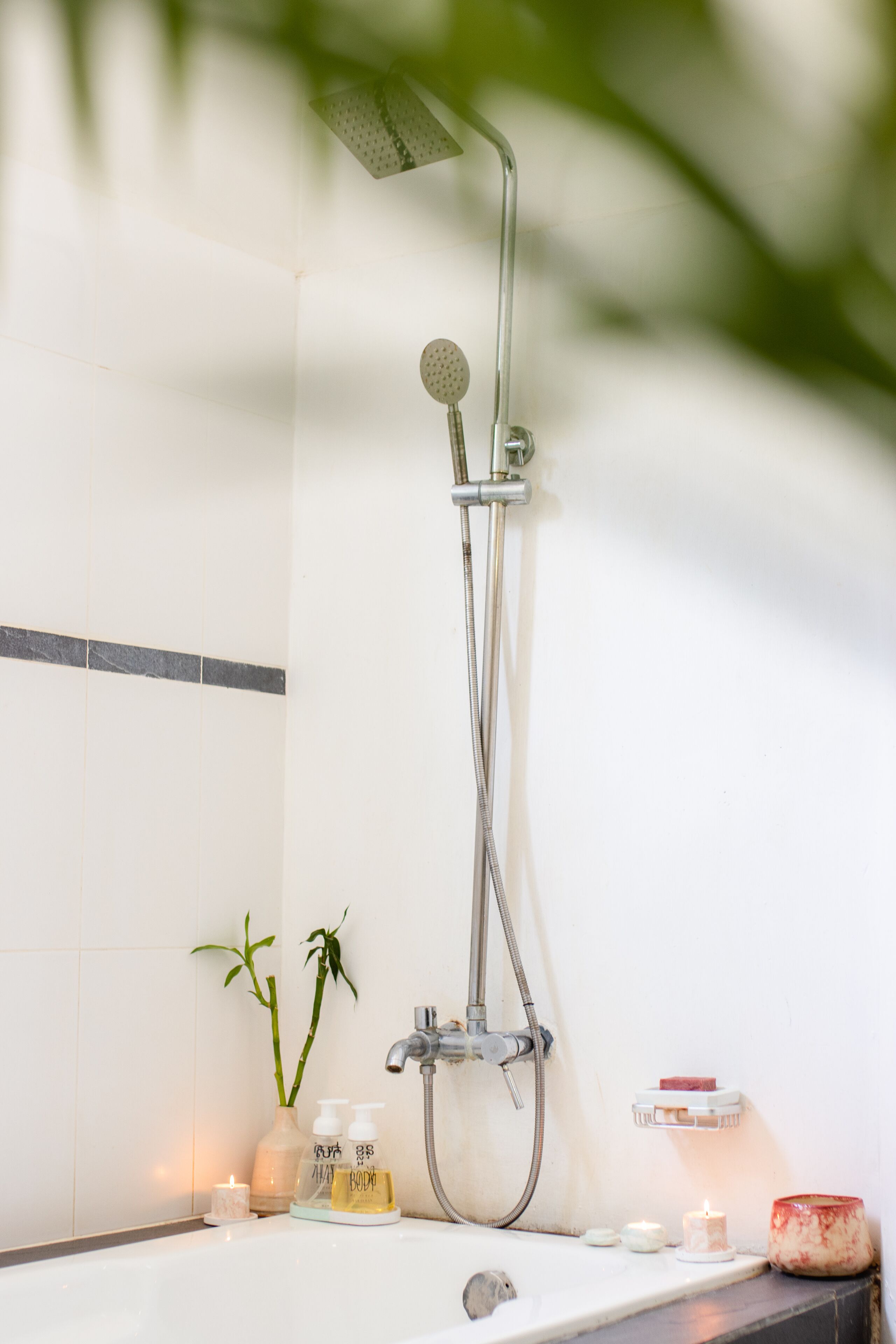 deluxe double room, bathtub, sea view | bathroom | shower, rainfall showerhead, free toiletries, hair dryer