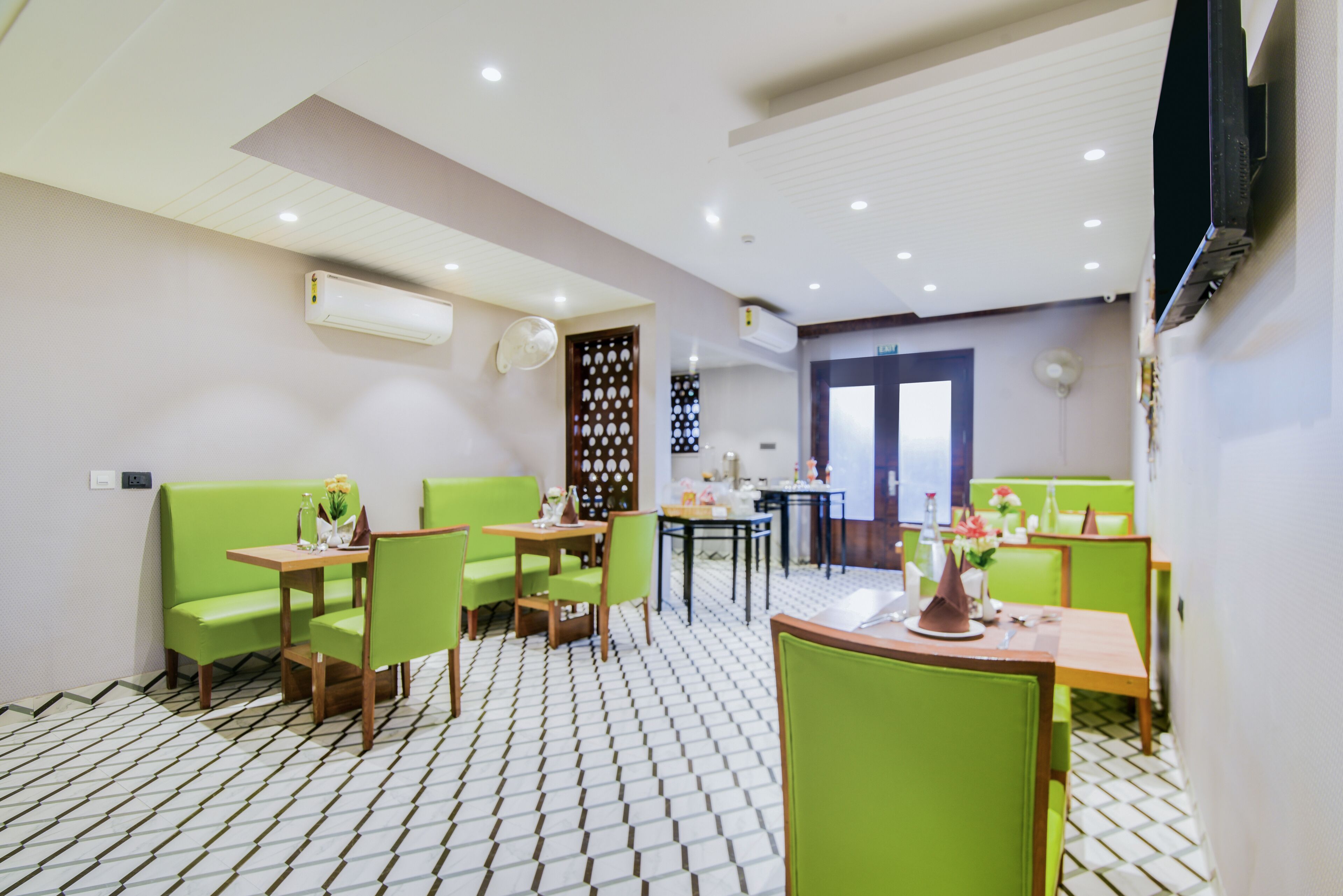 breakfast and dinner served