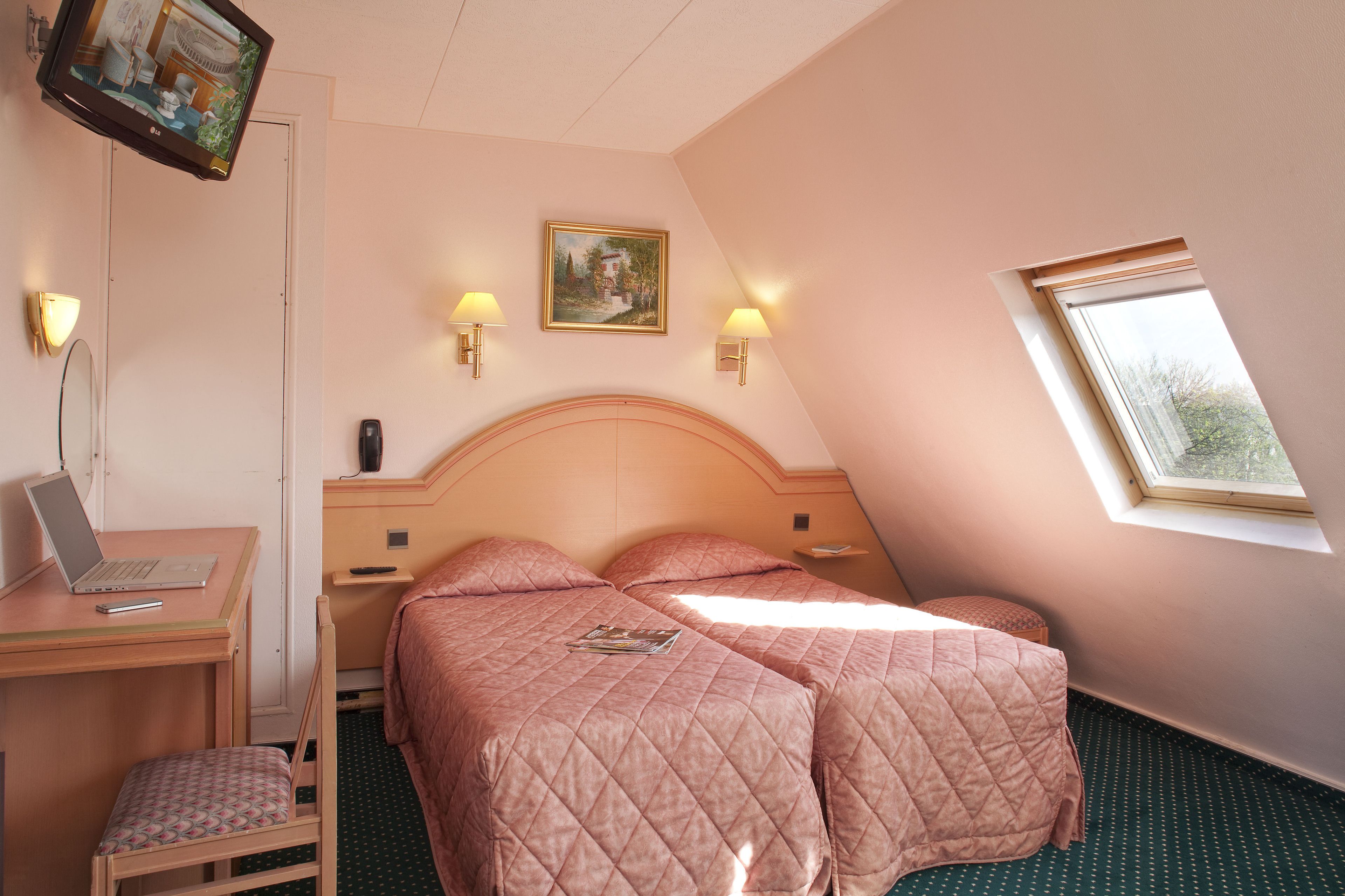 in-room safe, desk, soundproofing, iron/ironing board