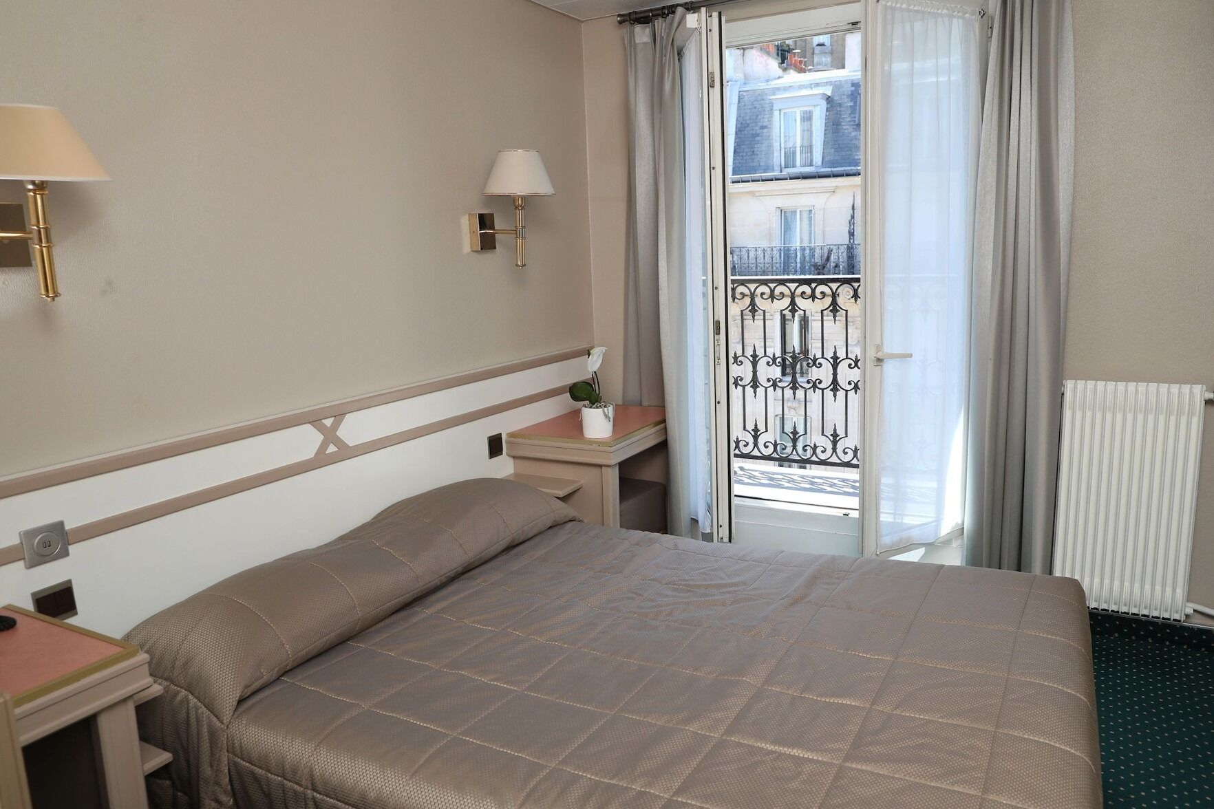 In-room safe, desk, soundproofing, iron/ironing board