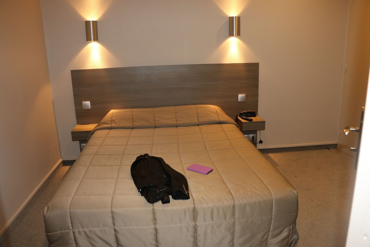 Double Room | In-room safe, desk, soundproofing, iron/ironing board
