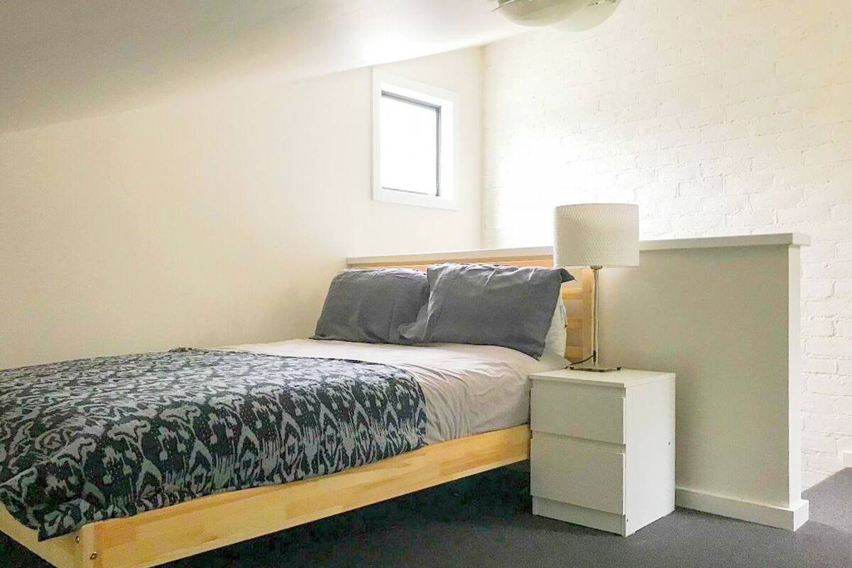 Deluxe-rum - 3 sovrum (Loft-Style Lodge) | 1 sovrum och gratis wi-fi