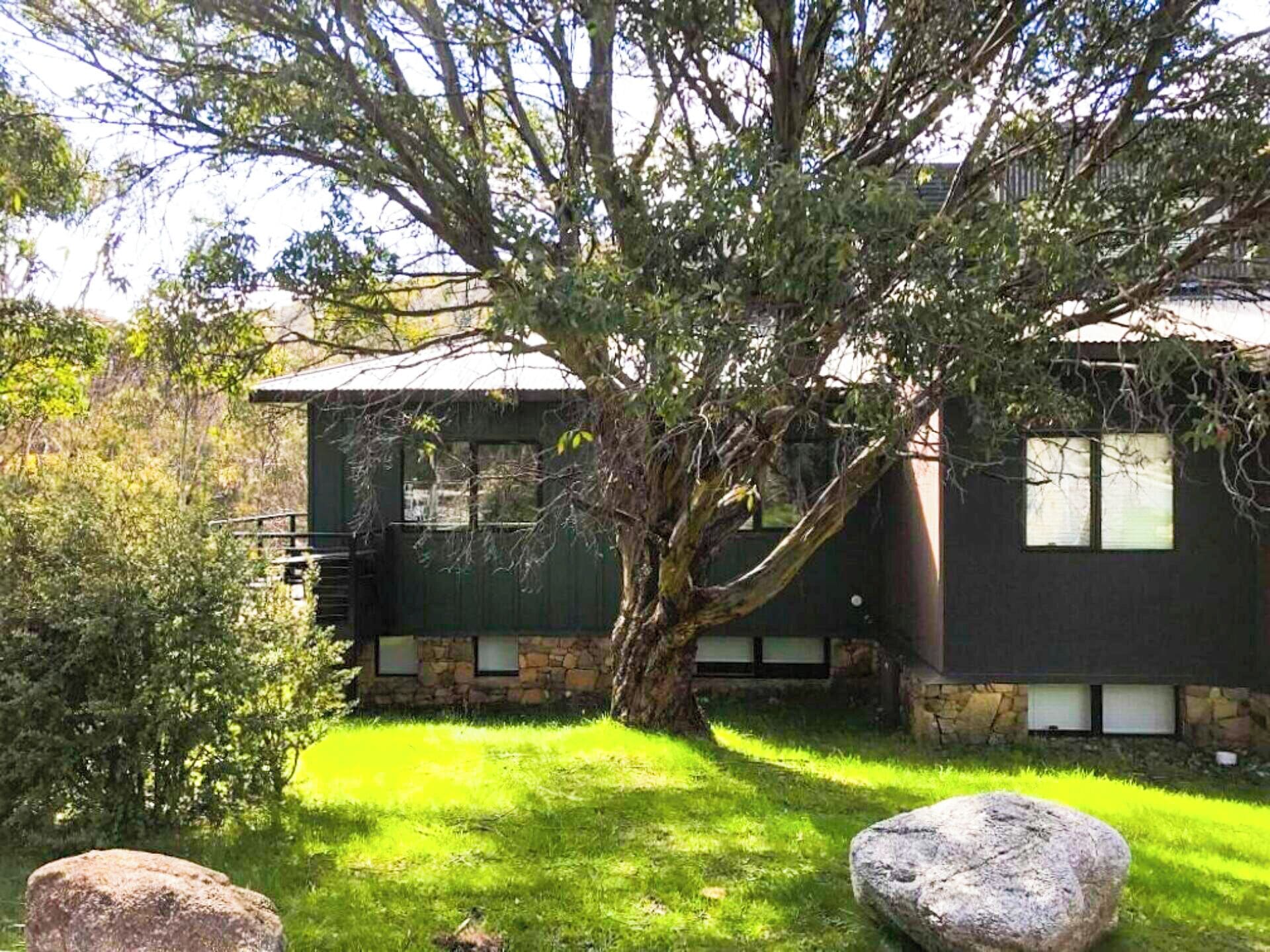 Deluxe 3 Bedroom Loft-Style Lodge | Terrace/patio