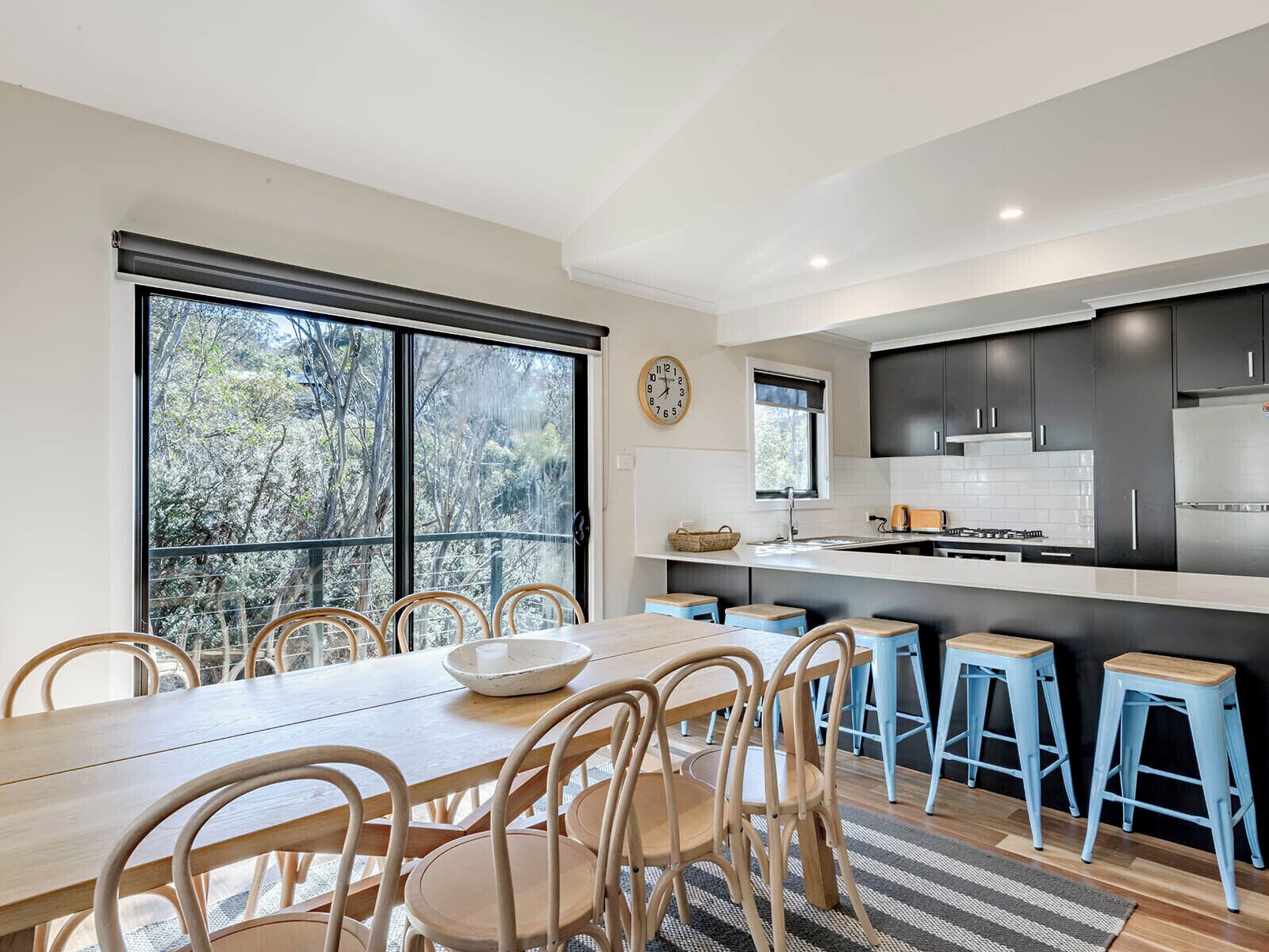 Deluxe 3 Bedroom Loft-Style Lodge | In-room dining