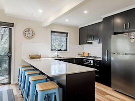 华丽独立别墅, 3 间卧室 (Loft-Style Lodge) | 私人厨房 | 茶具/咖啡用具