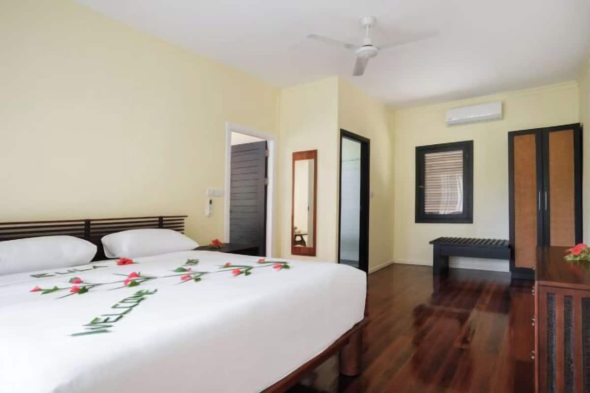 1 bedroom, premium bedding, in-room safe, desk