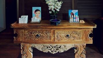 Couples treatment rooms, body treatments, aromatherapy