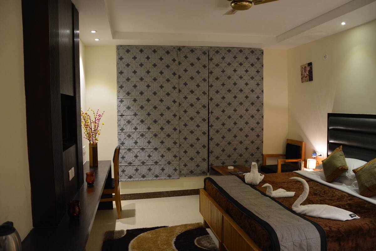 Premium bedding, desk, iron/ironing board, rollaway beds