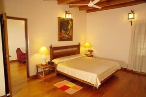 Deluxe Suite, 1 Bedroom | Minibar, in-room safe, free cots/infant beds, rollaway beds