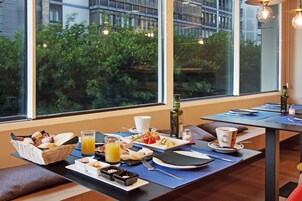 Daily buffet breakfast for a fee
