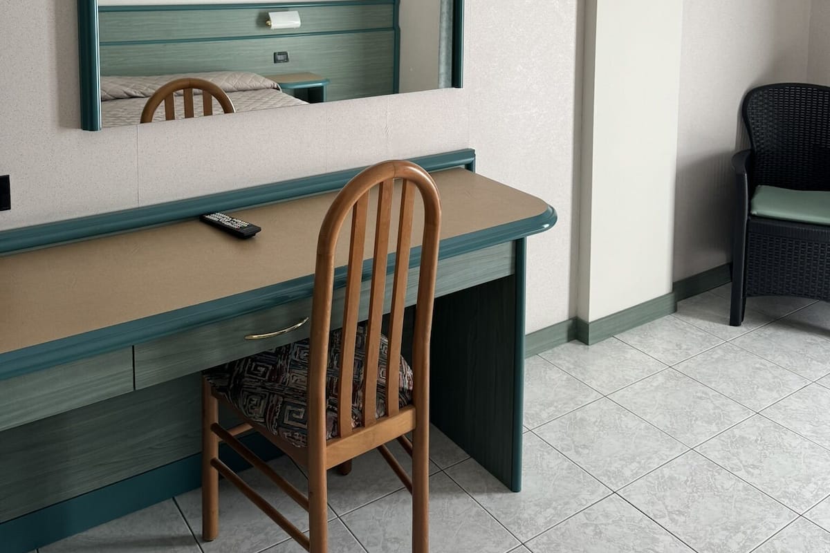 Habitación superior | Caja de seguridad en la habitación, escritorio y wifi gratis