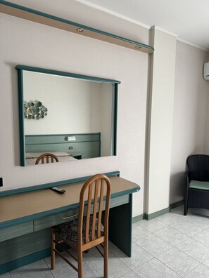 Superior kamer | Een kluis op de kamer, een bureau, gratis wifi, beddengoed