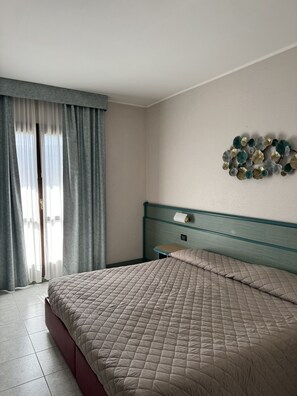 Superior Room | In-room safe, desk, free WiFi, bed sheets