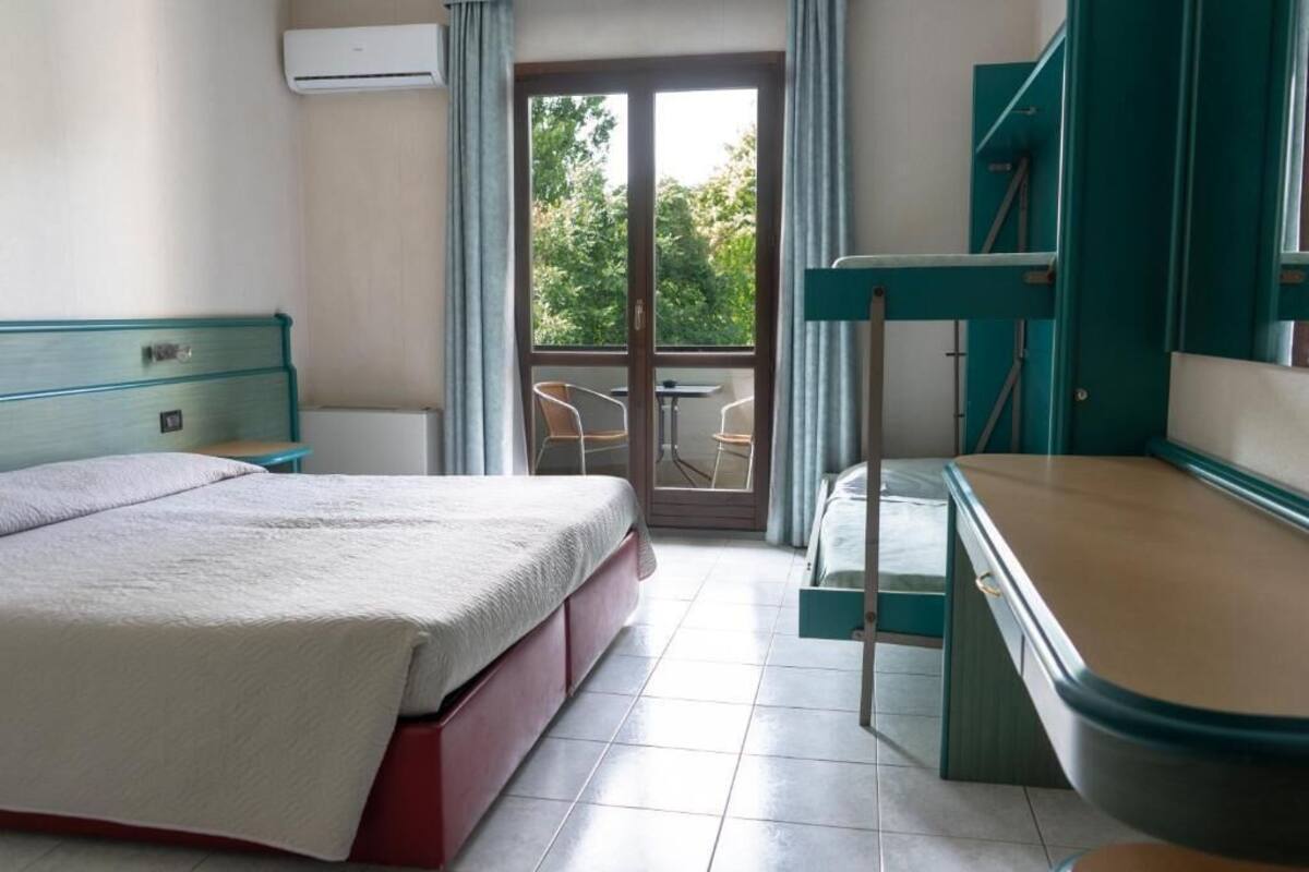 Habitación | Caja de seguridad en la habitación, escritorio y wifi gratis