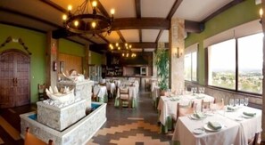 Se sirven almuerzos y cenas, cocina local