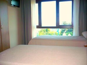 Double Room | Free cribs/infant beds - Pensión Bos (Bergondo)
