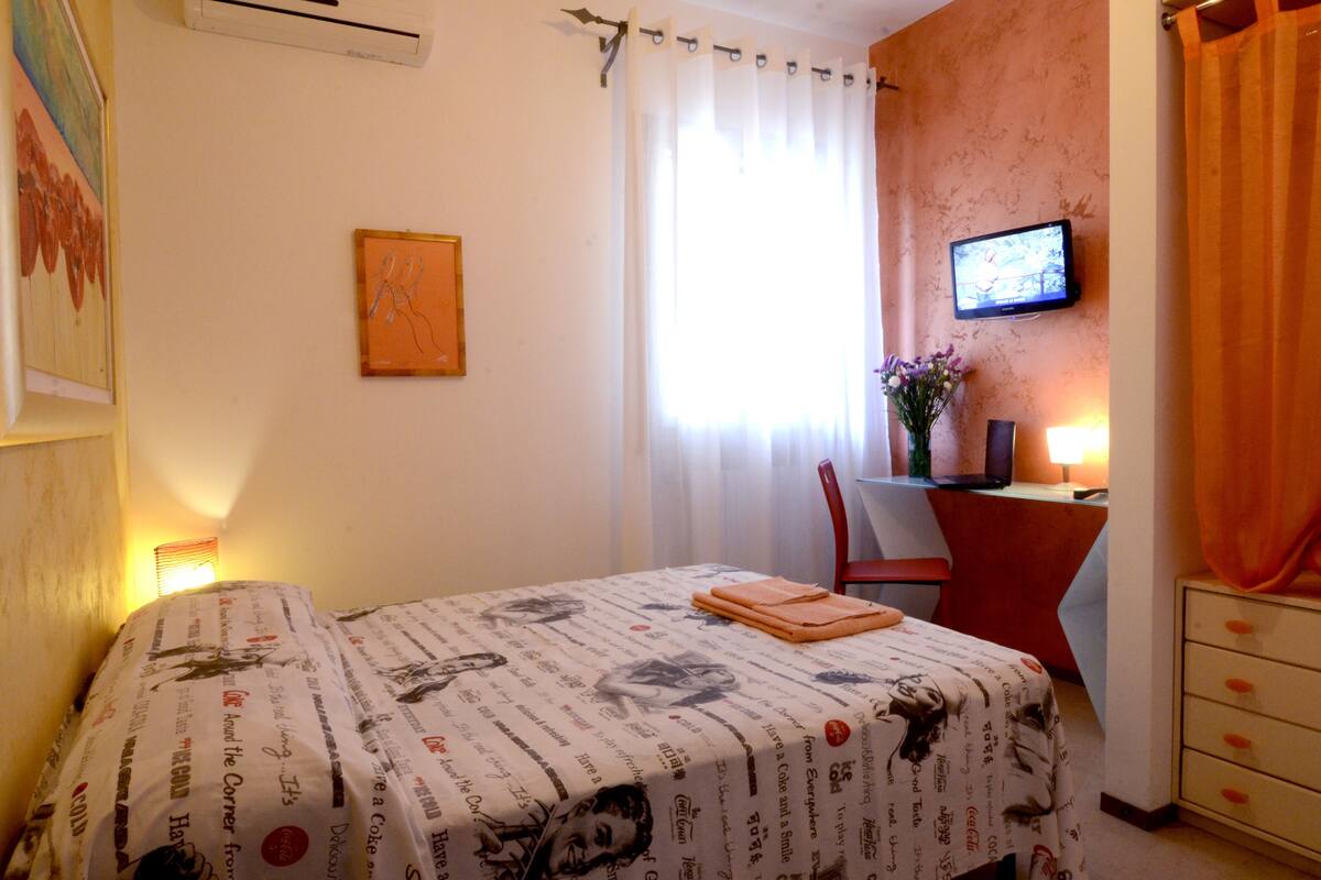Chambre Simple Standard, non-fumeurs, salle de bains privée | Couette en duvet d'oie, bureau, Wi-Fi gratuit, draps fournis