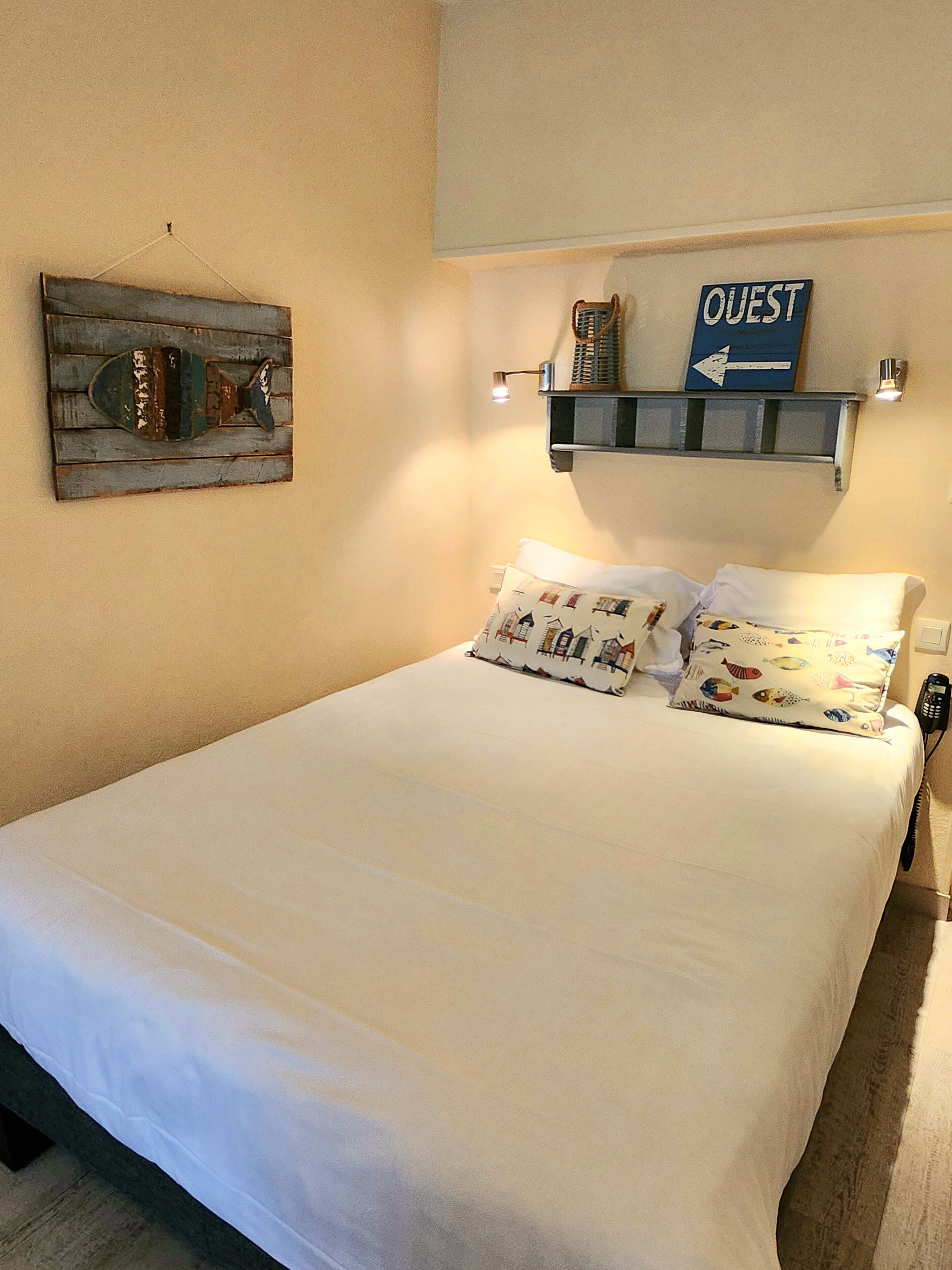 economy double room | desk, free wifi, bed sheets