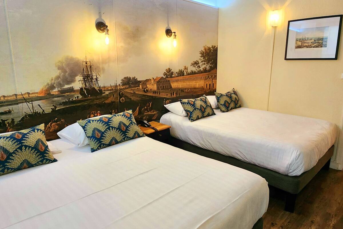 Standard Quadruple Room | Desk, WiFi (free), bed sheets