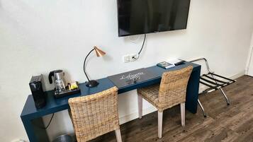 Chambre Double Confort B&B | Desk, free WiFi, bed sheets