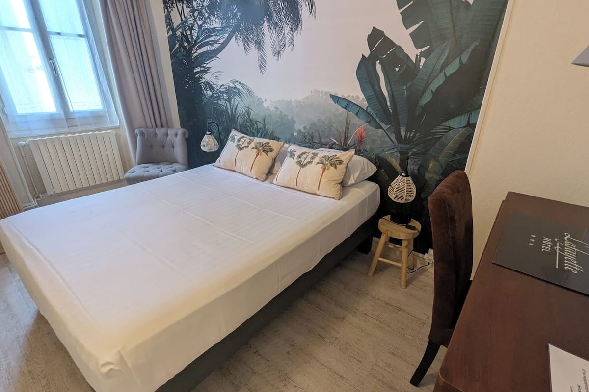 Desk, free WiFi, bed sheets