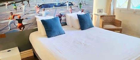 Desk, free WiFi, bed sheets