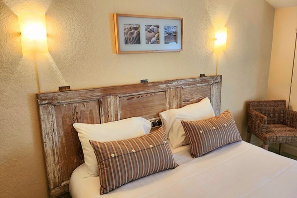 Desk, free WiFi, bed sheets